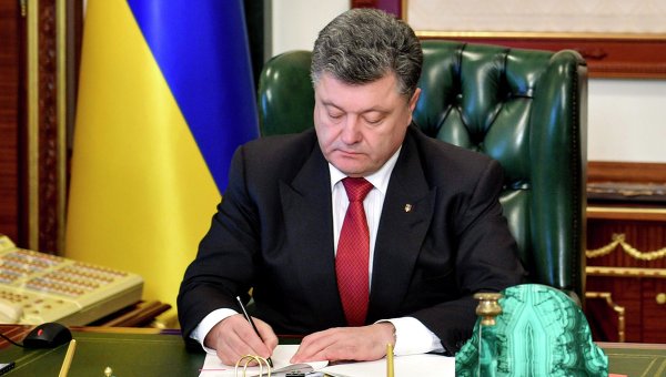 Порошенко наградил Немцова орденом Свободы Порошенко наградил Немцова орденом Свободы