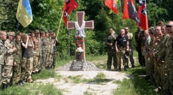«Правосек» Сашко Белый увековечен памятником «Правосек» Сашко Белый увековечен памятником